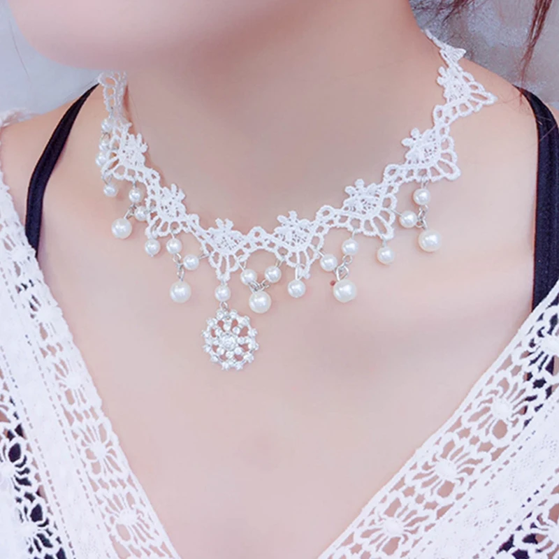 

2023 Women's White Lace French Vintage Gem Pendant Necklace New Bride Simple Luxury Jewelry Gift Wholesale