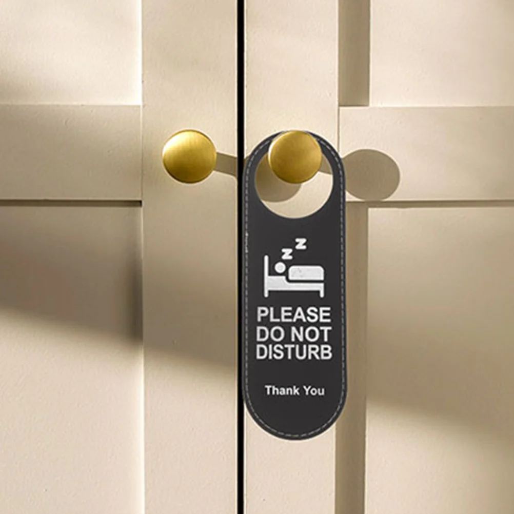 Рисунок 2 - Вешалка для двери в отеле