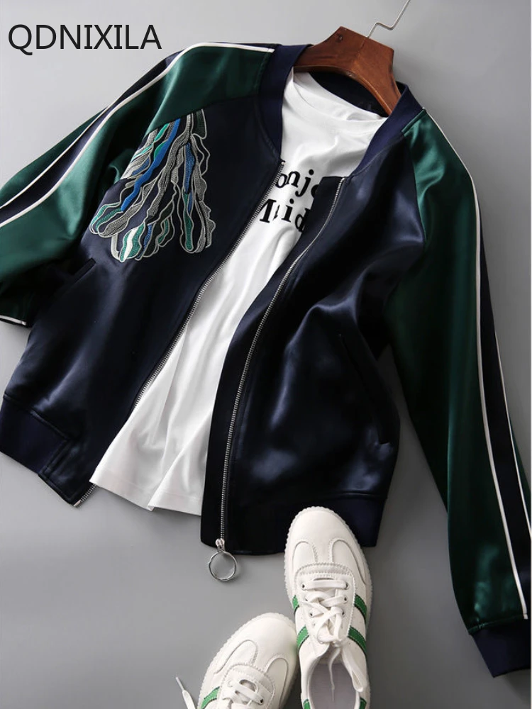 Женская джинсовая куртка с вышивкой