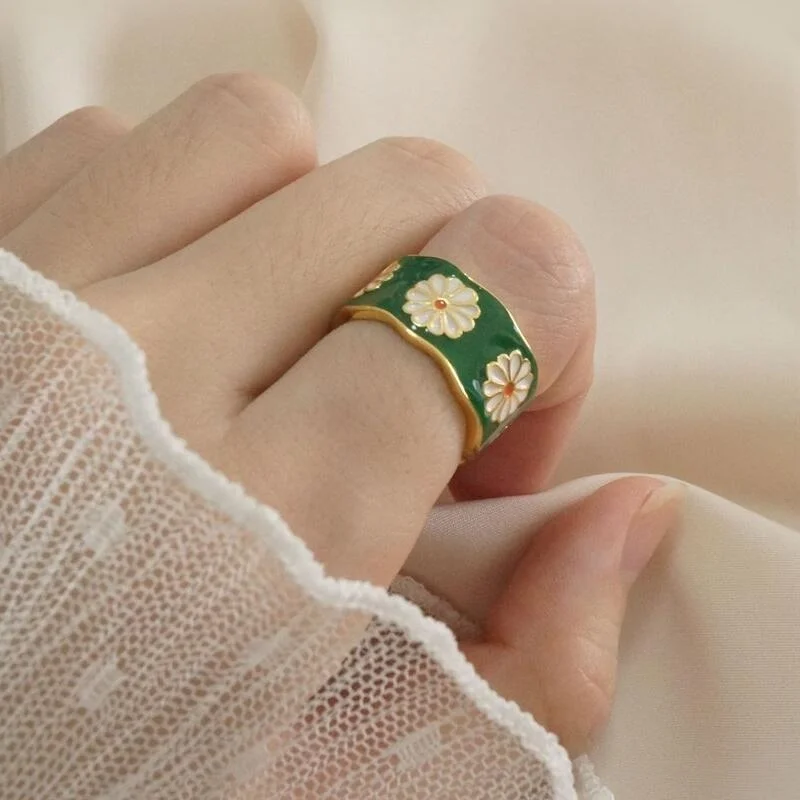 

Fashion Korean Style Flower Wreath Rings for Women Punk Trendy Vintage Plum Blossom Ring Small Enamel Flower Rings Couple Rings