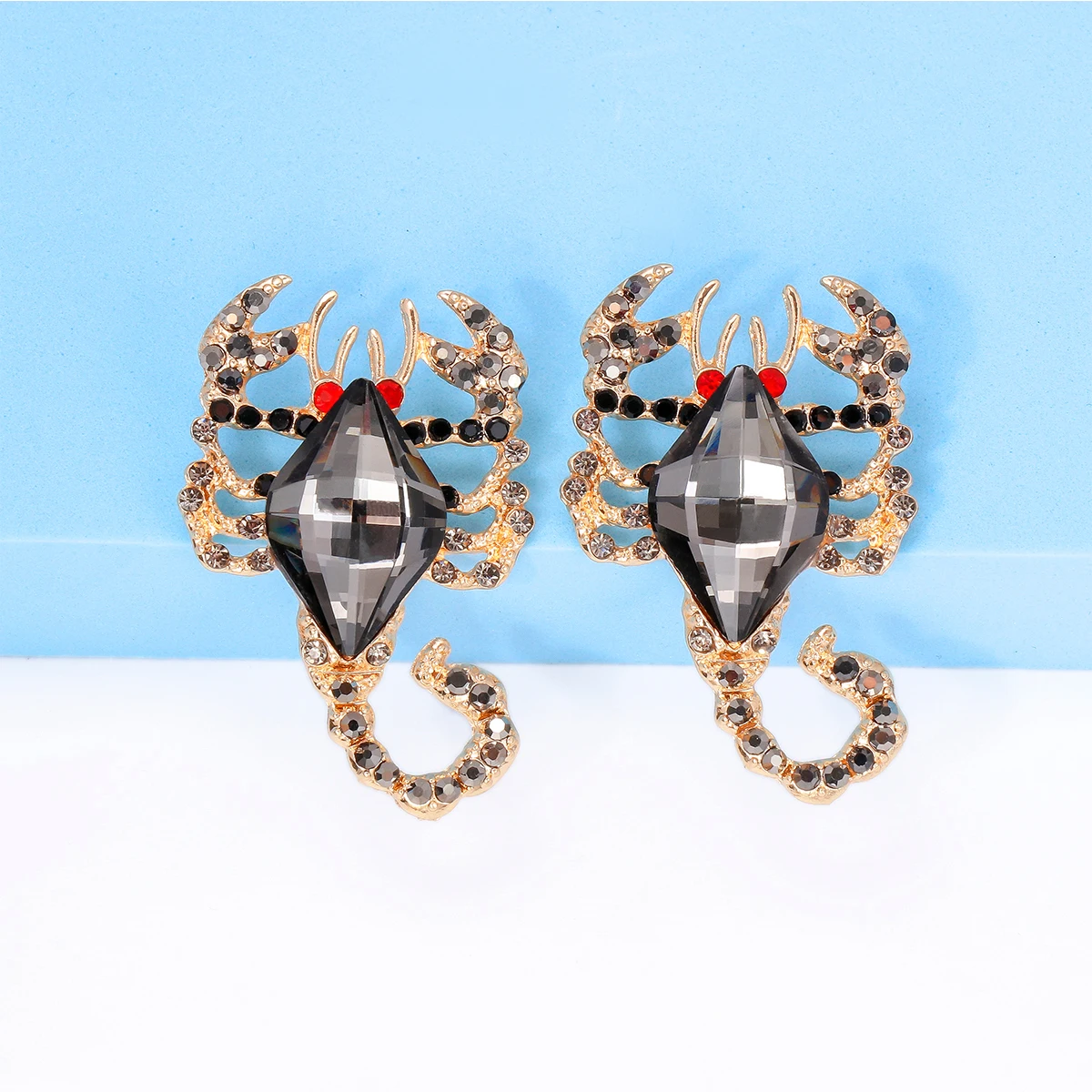 

2023 Trend New Design Crystal Scorpion Earrings Luxury Rhinestone Party Accessories for Women Statement Jewelry Wholesale