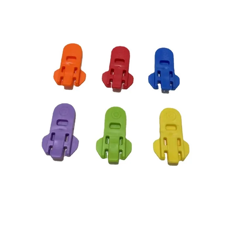 

3pcs/lot Pack Easy Can Opener Plastic Beverage Drink Barricade Cover Random Color Easy to Use Kitchen Tools