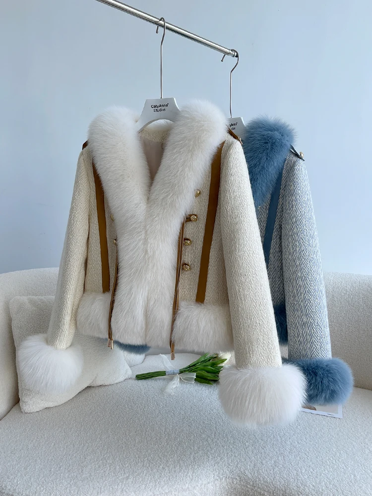 Рисунок 4 - Женское пальто из натурального меха