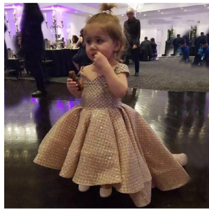

Блестящие сетчатые платья цвета шампанского с блестками для девочек, платья с открытыми плечами для маленьких принцесс, платья для свадебной вечеринки, детское платье для выпускного вечера и конкурса