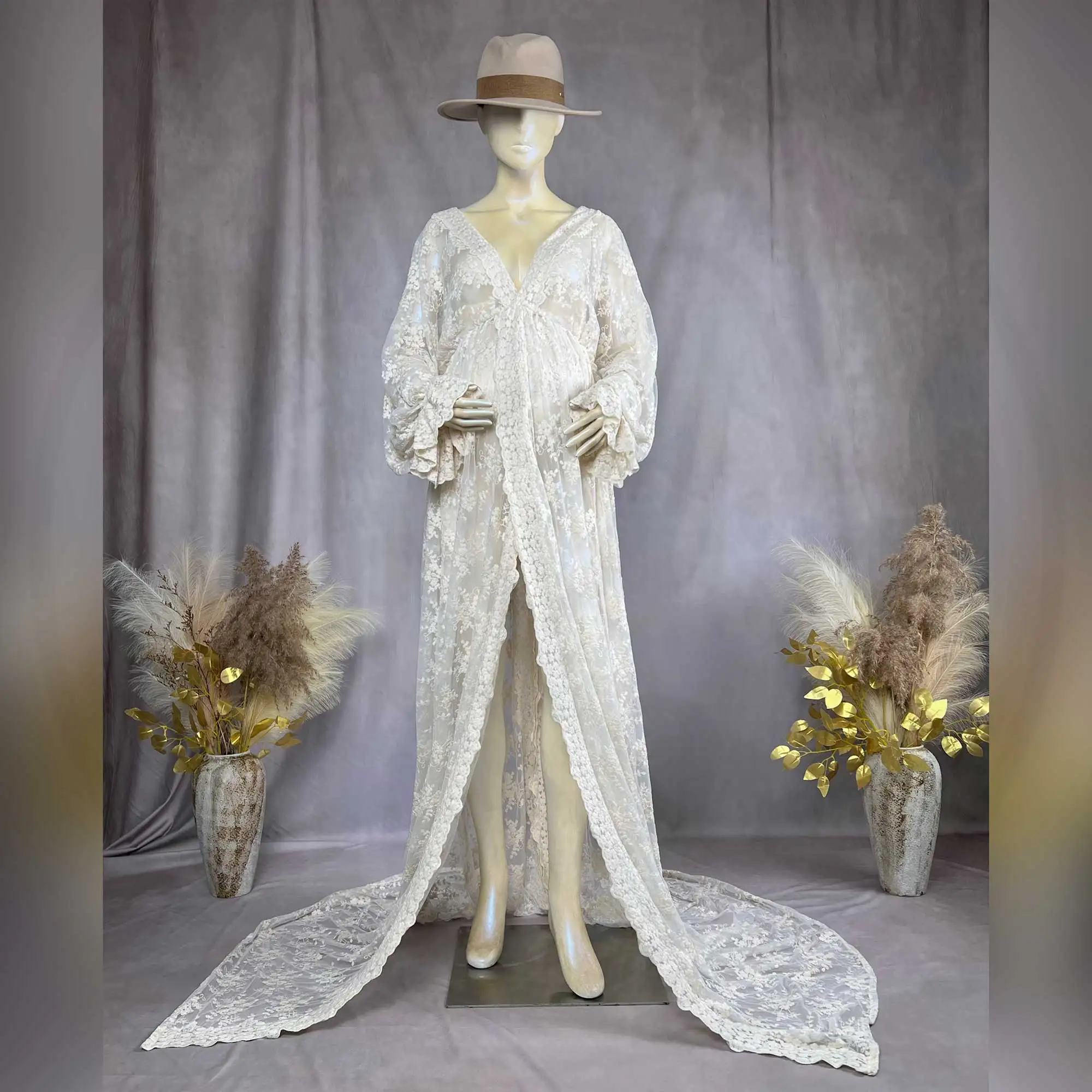 Платье с длинными рукавами и разрезом спереди одежда вышивкой из тюля