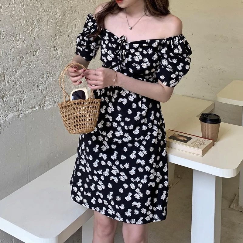 

Women Summer Puff Short Sleeve V-Neck Lace-Up Front Mini Swing Dress French Style Daisy Floral Print A-Line Pleated Flared Hem