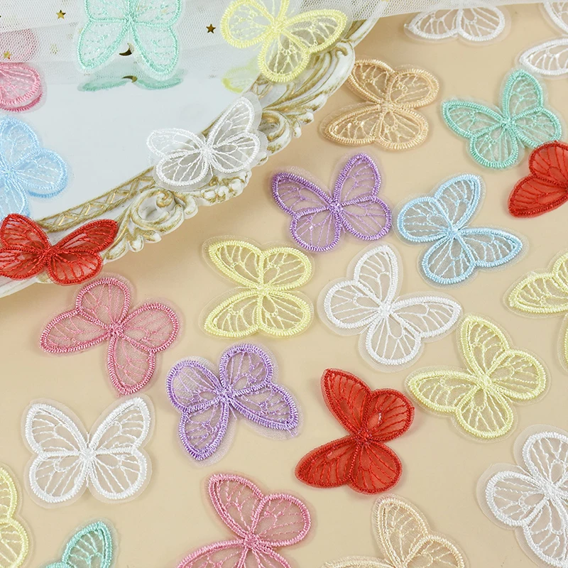 Кружевная ткань с бабочками