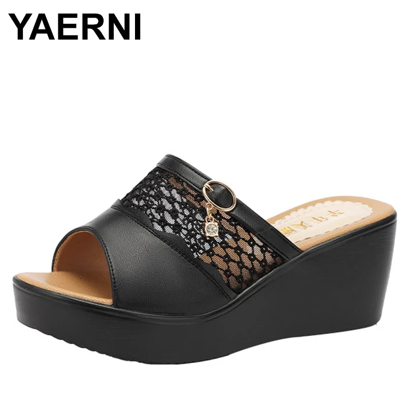 Тапки женские кожаные на танкетке 6 см элегантные мягкие шлепанцы с вырезами