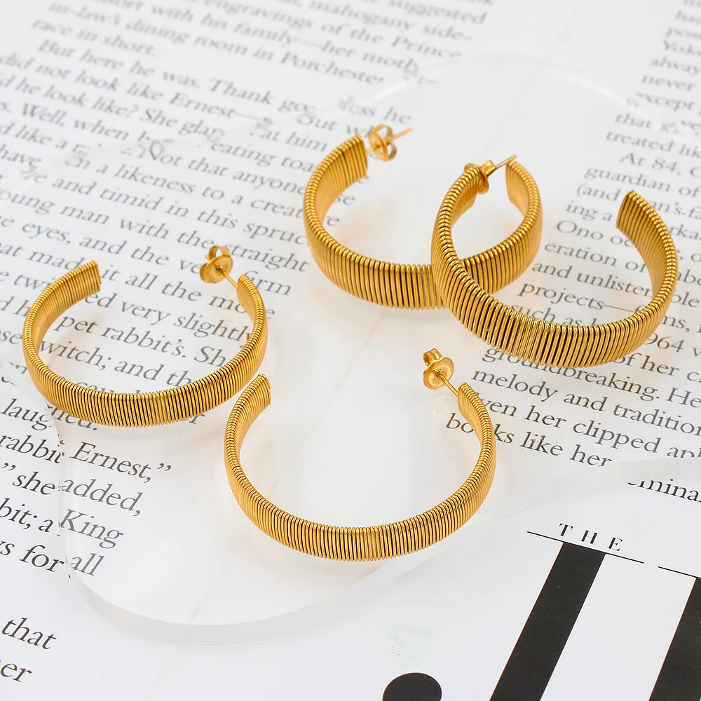 

Серьги-кольца из полированной нержавеющей стали с-образным геометрическим рисунком