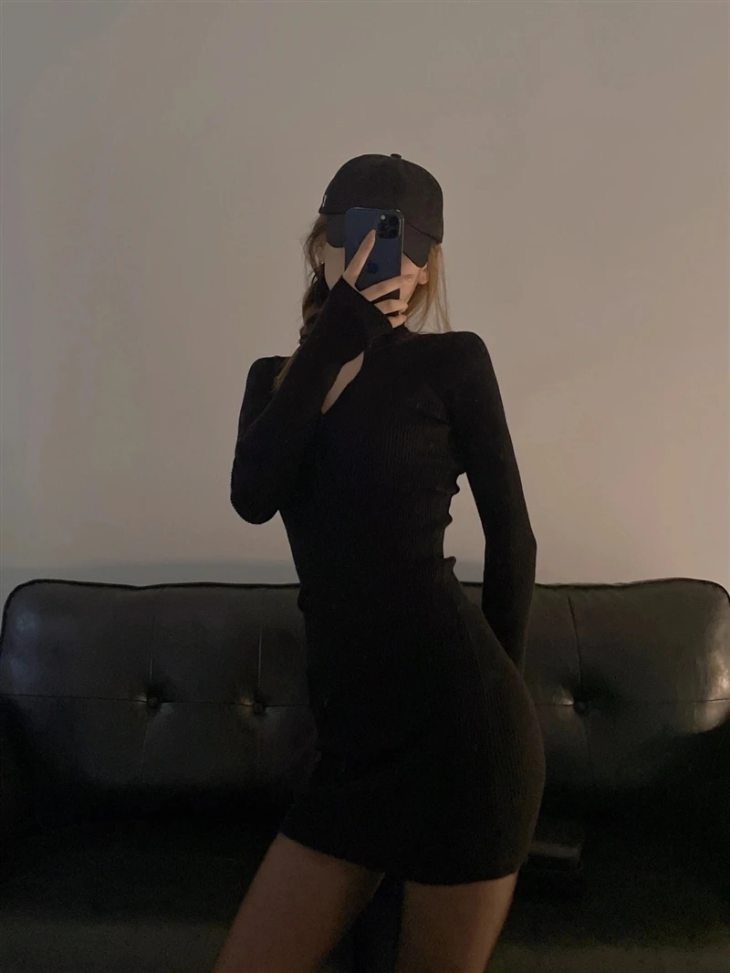 Трикотажное платье с французским вырезом женское осенне-зимнее базовое