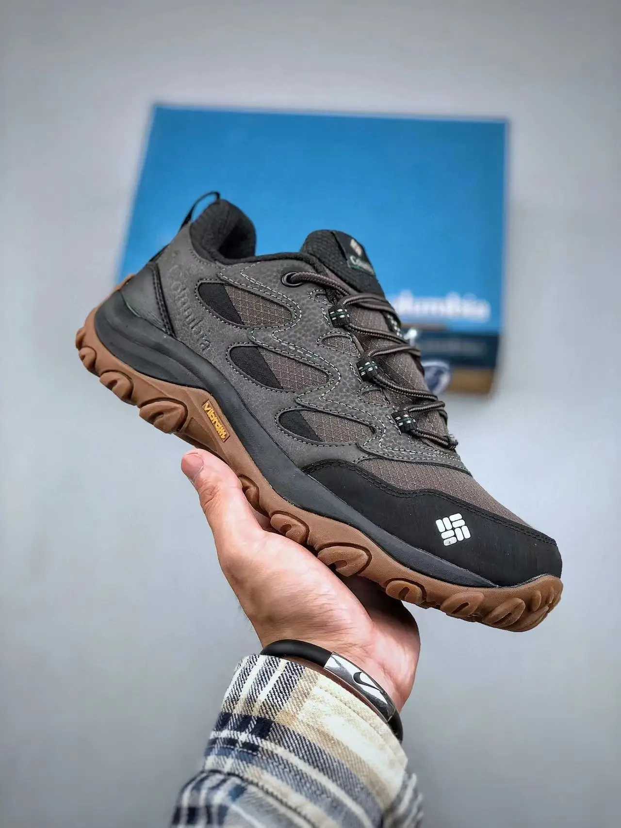 

Original Outdoor mid-top hiking cross-country sports mountaineering shoes trail trekking non-slip breathable camping sneakers