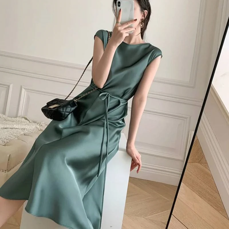 

Платье-миди летнее атласное с V-образным вырезом, на шнуровке