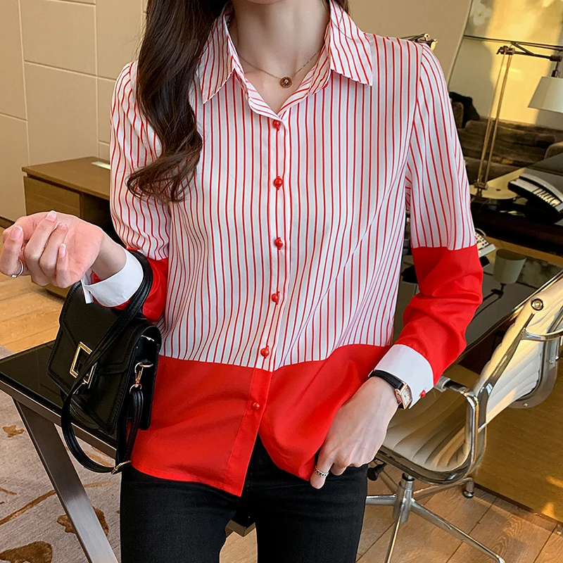 Женская рубашка с отложным воротником красная в Вертикальную Полоску