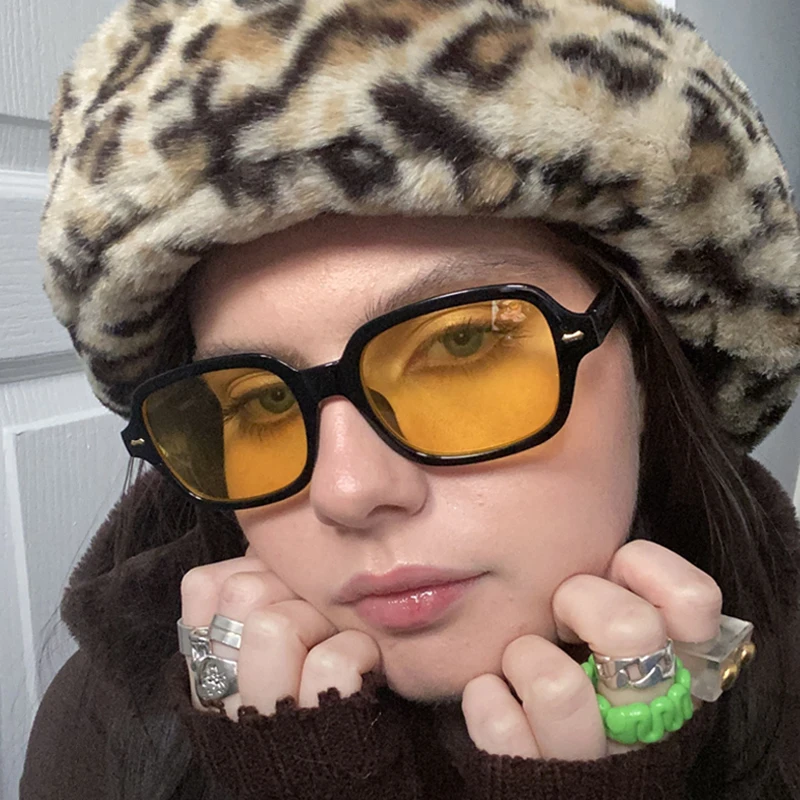 

Vintage Brand Designer Square Sunglasses Woman Fashion Yellow Mirror Sun Glasses Female Retro Rivet Outdoor Travel Oculos