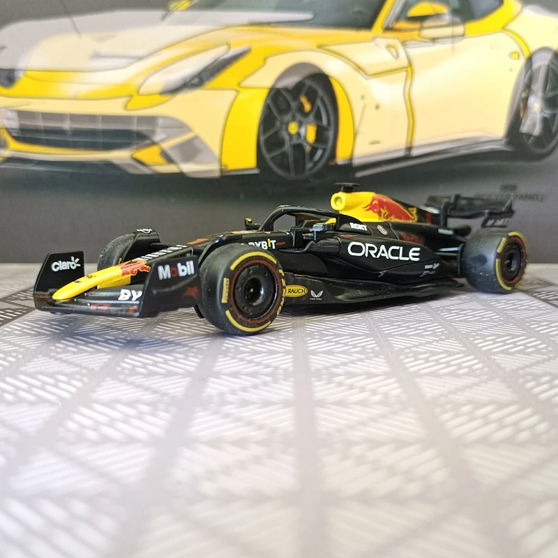 Фото Модель гоночного автомобиля Формулы-1 Red Bull RB19 в масштабе 1:43: высокая детализация, тонкая работа, отличное качество. №1