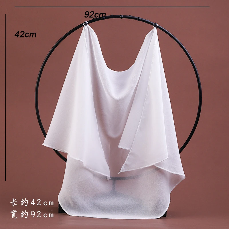 

Белая шифоновая вуаль с кисточками