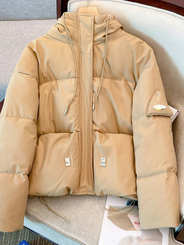 

Женская куртка-пуховик на хлопковом наполнителе, с капюшоном