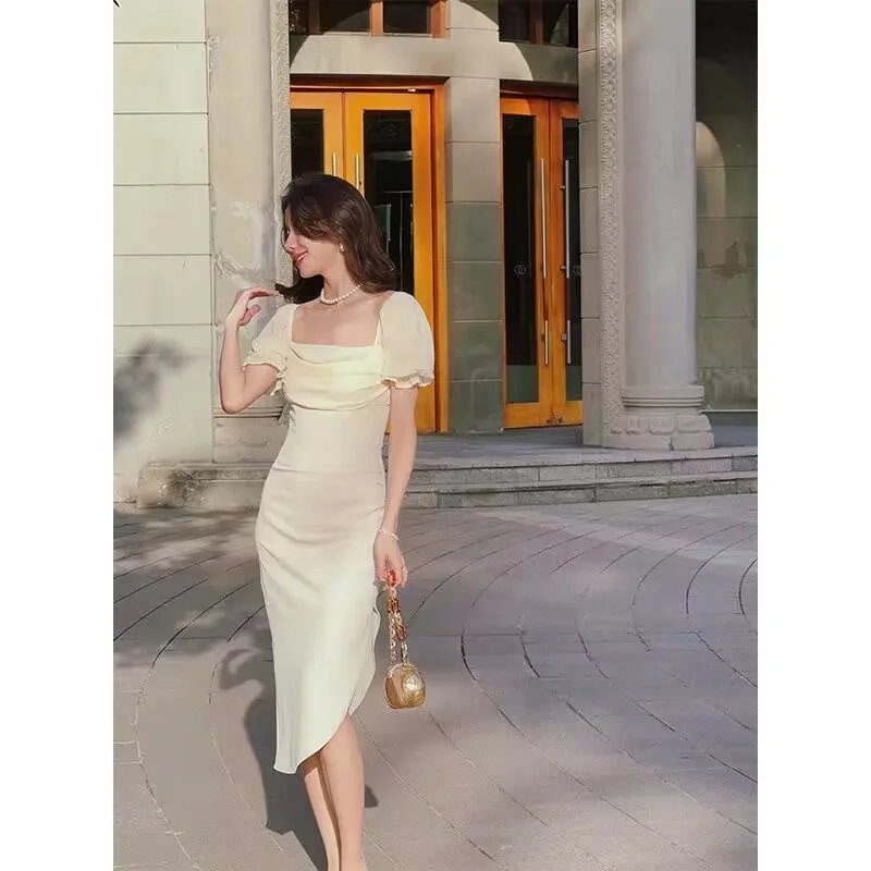 Женское летнее бежевое элегантное платье миди простое облегающее сексуальное
