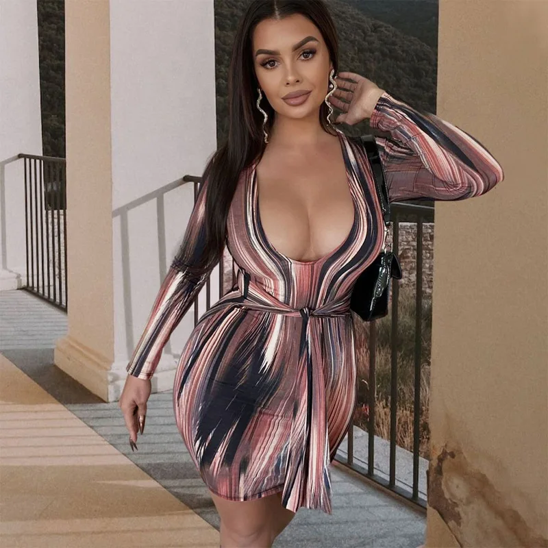 

Женское платье с длинным рукавом, V-образным вырезом и принтом