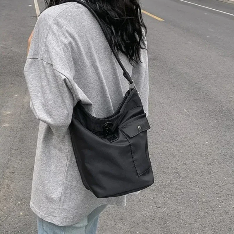 Новые лаконичные нейлоновые универсальные женские сумки на плечо молнии 2024