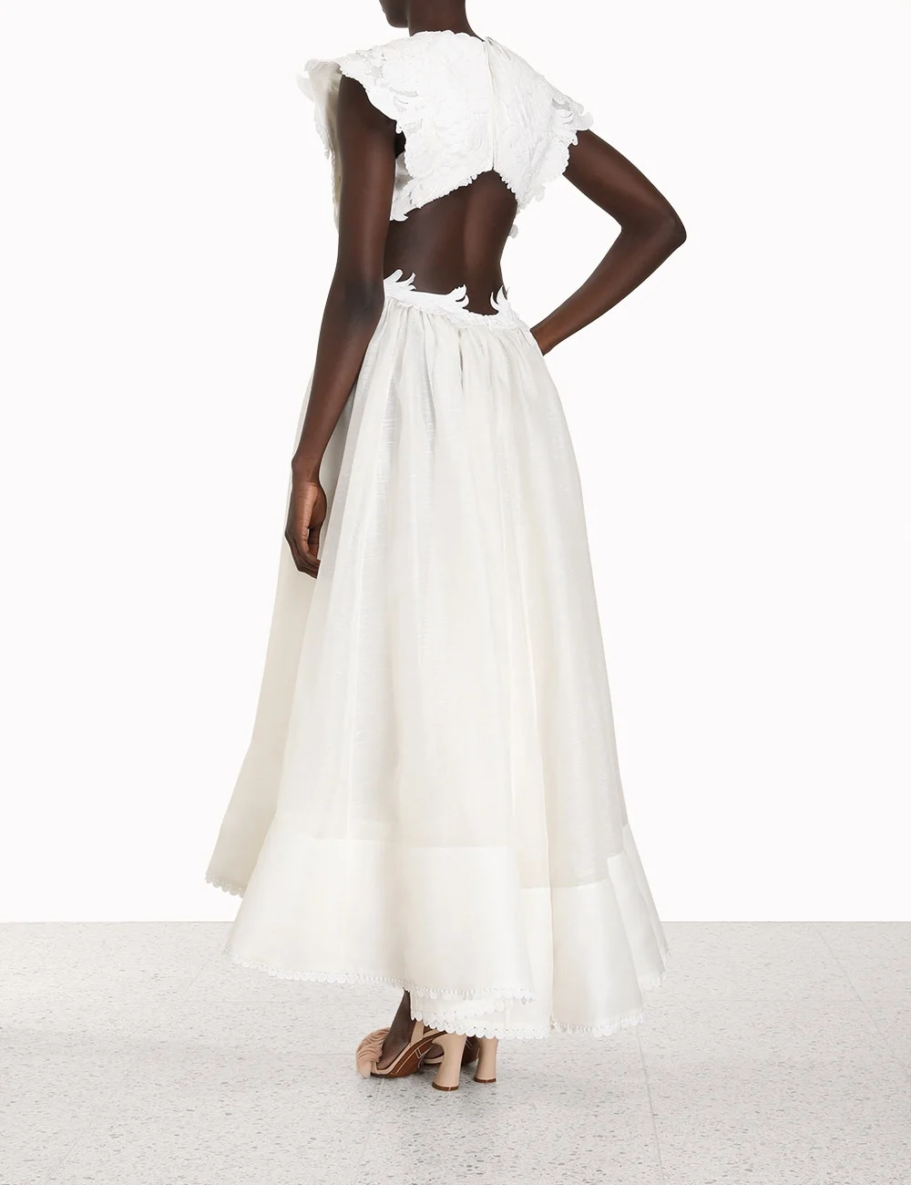 Рисунок 2 - Женское длинное платье с открытой спиной