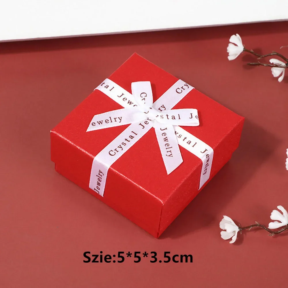 Картонная подарочная коробка для ювелирных изделий с цветочным принтом 9*9*3 см