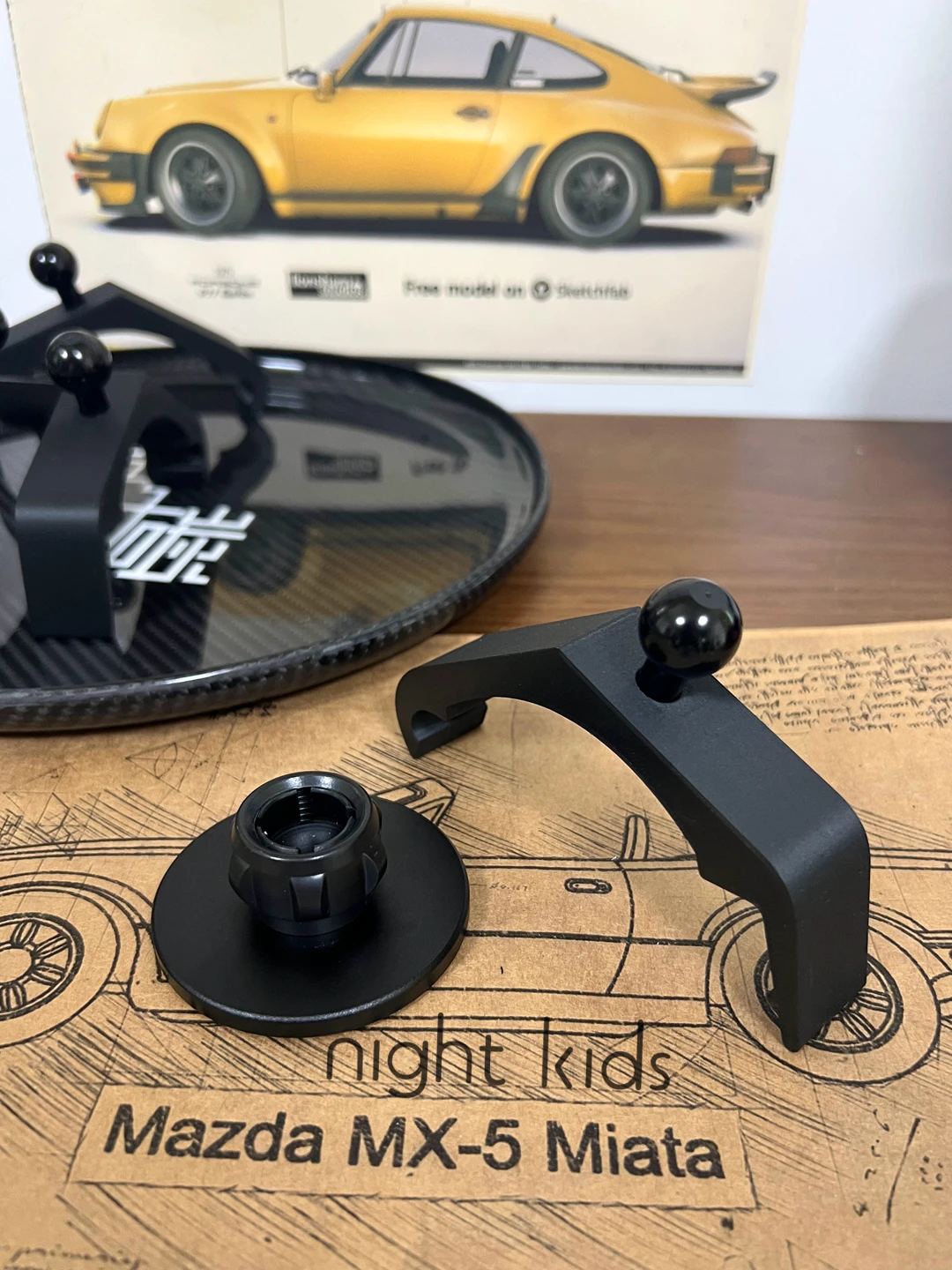 

Night Kids подходит для держателя мобильного телефона Mazda MX-5 ND. Это модифицированный держатель мобильного телефона для MX5 ND1 и ND2.