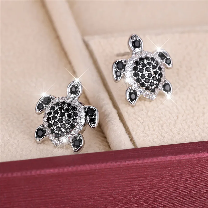 Женские серьги-гвоздики в виде черепахи