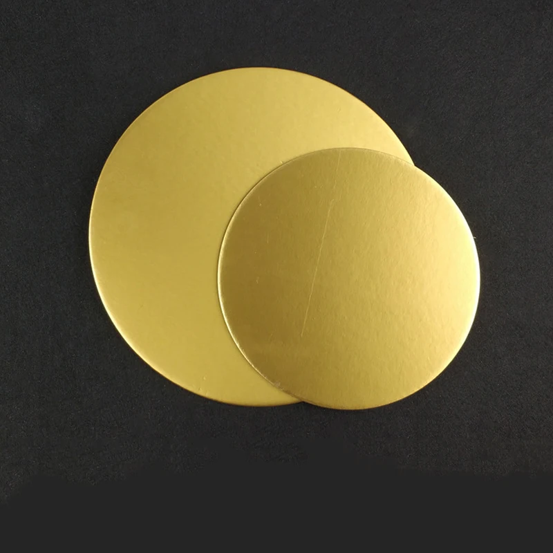 

Поднос под мусс для торта толщиной 6/8/10/12 дюйма толщиной 1,7 мм, поднос для выпечки, поднос под мусс для торта, десерт с золотой круглой распорк...