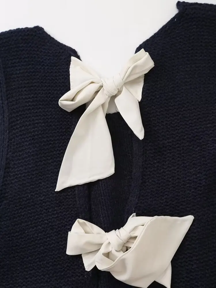 Женский трикотажный кардиган с бантом без рукавов круглым вырезом