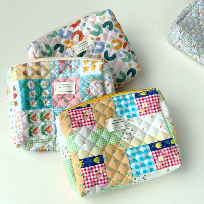 

Multifunctional Quilted Cosmetic Pouch Korean Floral Makeup Bag Large Capacity Travel Toiletry Bags Female Zipper Beauty Case