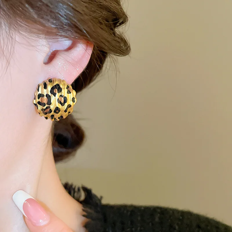 Круглые серьги в стиле ретро