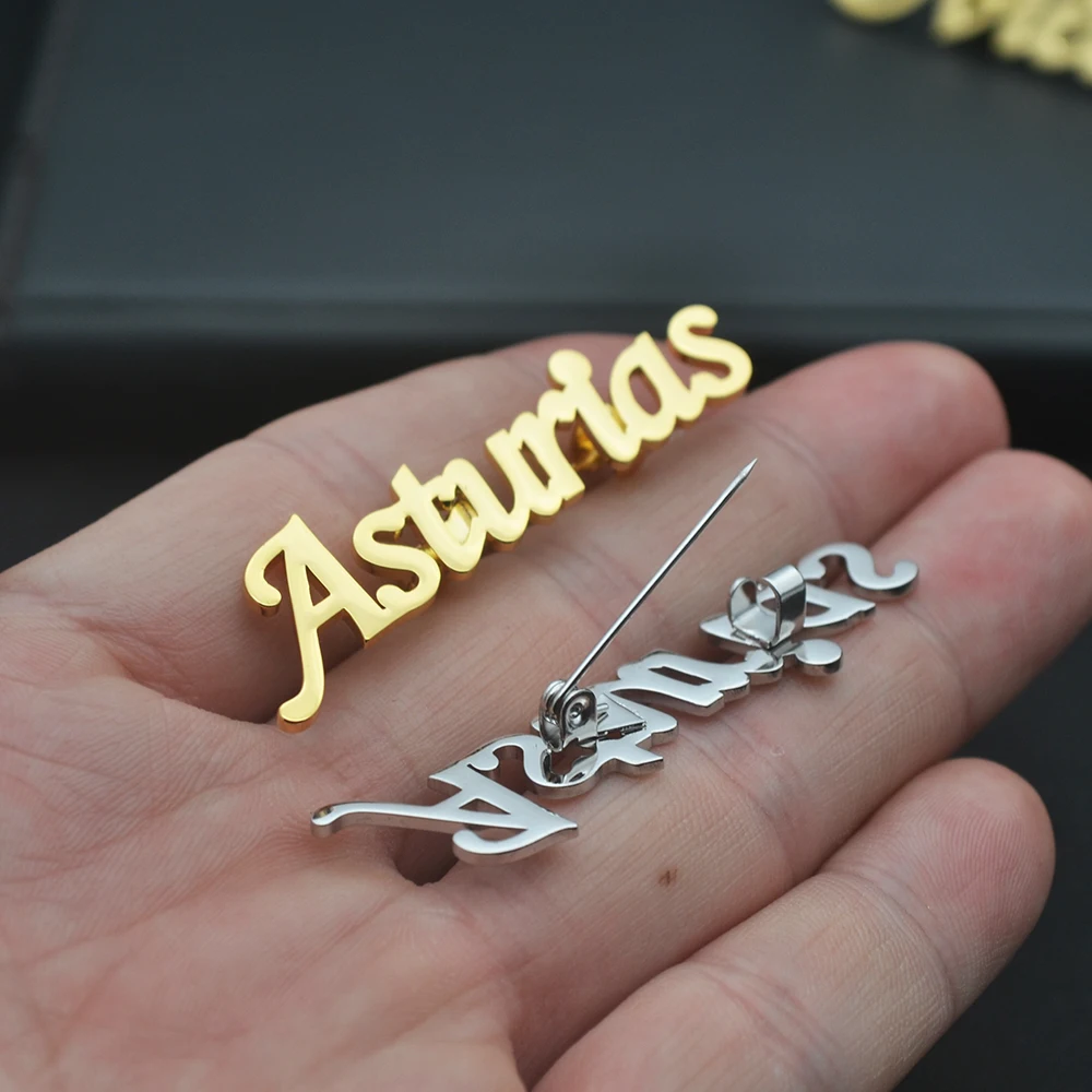 Рисунок 3 - Персонализированная брошь с именем шрифта на заказ