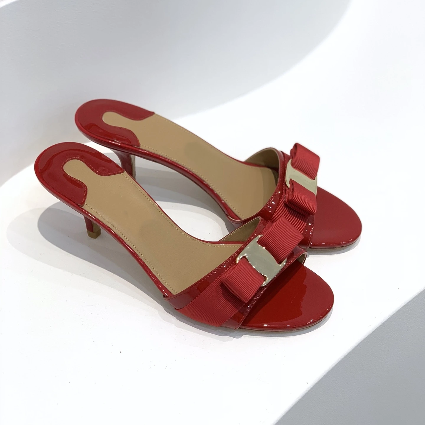 

Women Summer Slippers Genuine Leather Patent Leather Slippers Butterfly Knot Kitten Heels Peep Toe Slides Runway Party Shoes 41