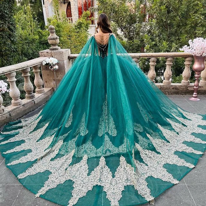 

Emerald Green Sweetheart Corset Ball Gown Quinceanera Dresses Beaded Appliques Lace With Cape Formal Gowns Princess Vestidos De