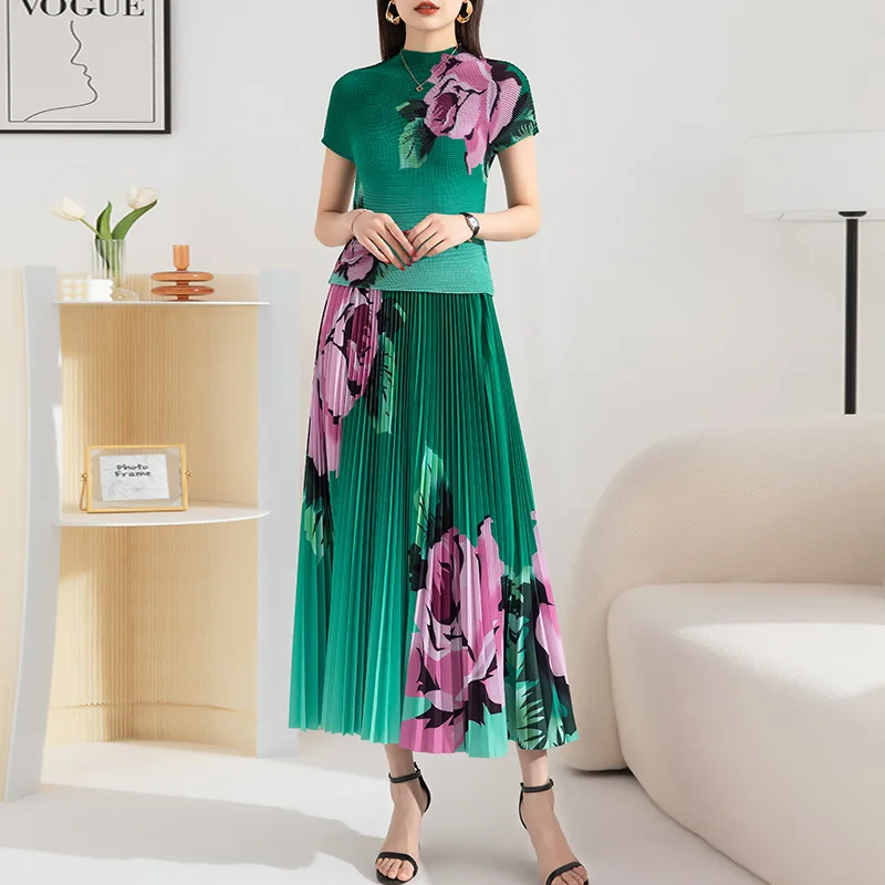 

Женский плиссированный костюм, Новинка лета 2023, Свободный Топ с градиентным принтом и высокой талией, из двух предметов, длинная юбка