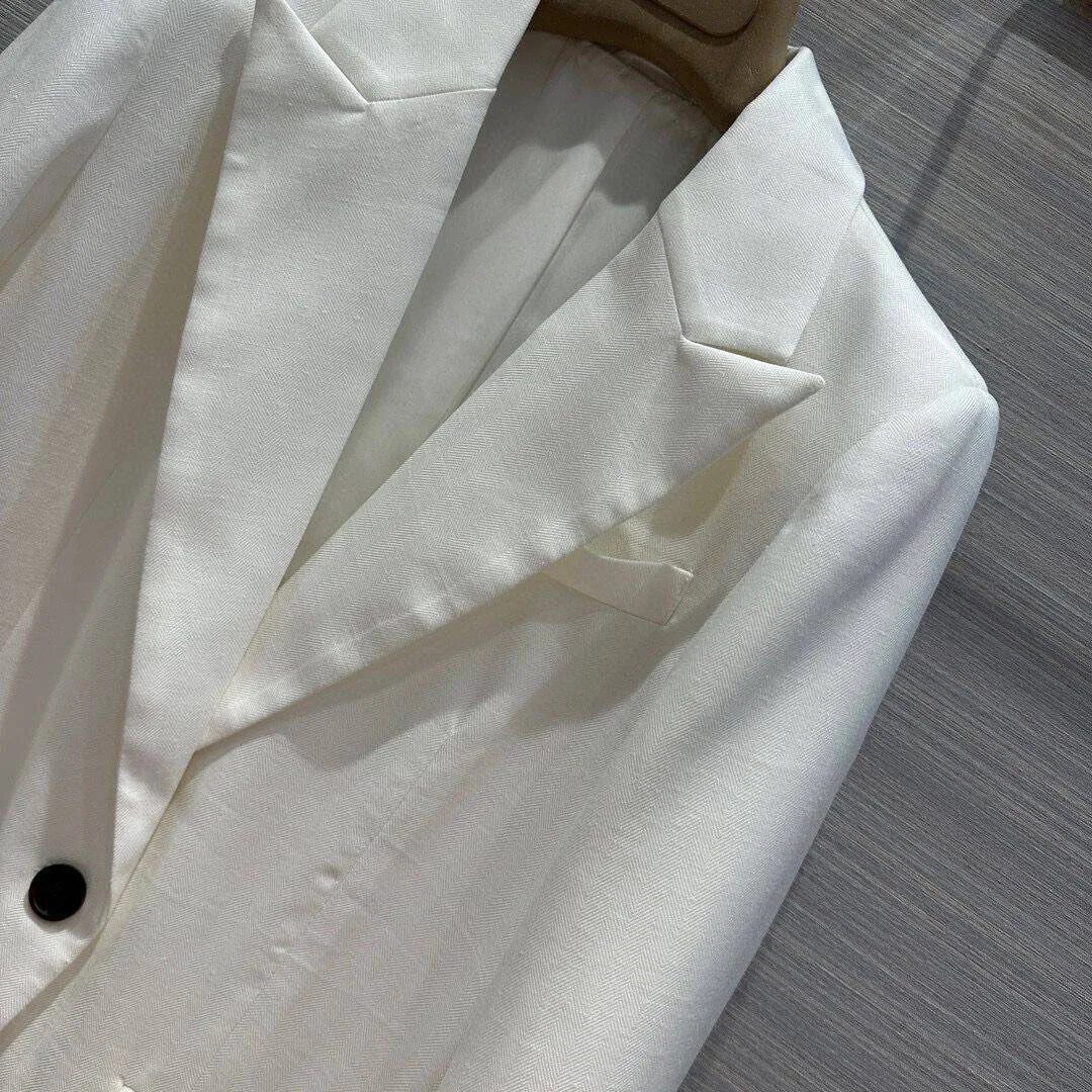 Женский пиджак из хлопка и льна элегантный белого цвета с отложным воротником на