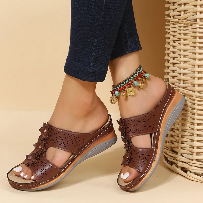 2023 Summer Slippers Slope Heel Large 43 Medium Heel Casual Matsuke Heel Fish Mouth Flower Women's Sandal Slippers New