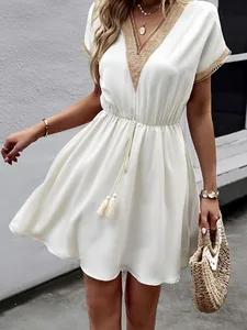 Женское винтажное мини-платье с V-образным вырезом и коротким рукавом