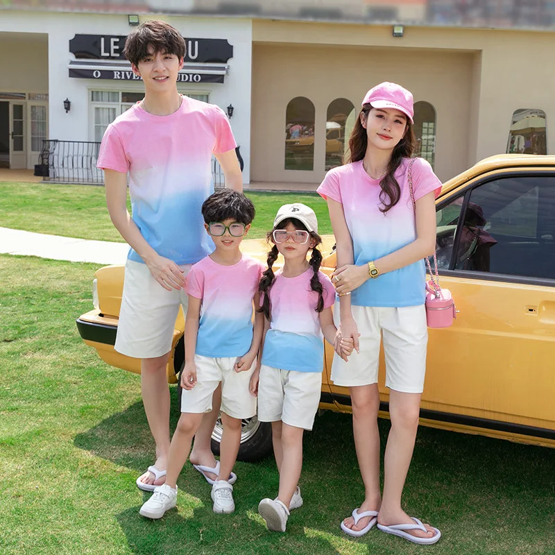 

Семейные одинаковые наряды, летняя Классическая хлопковая футболка и шорты с градиентом для сына, праздничная одежда для пляжа, пары