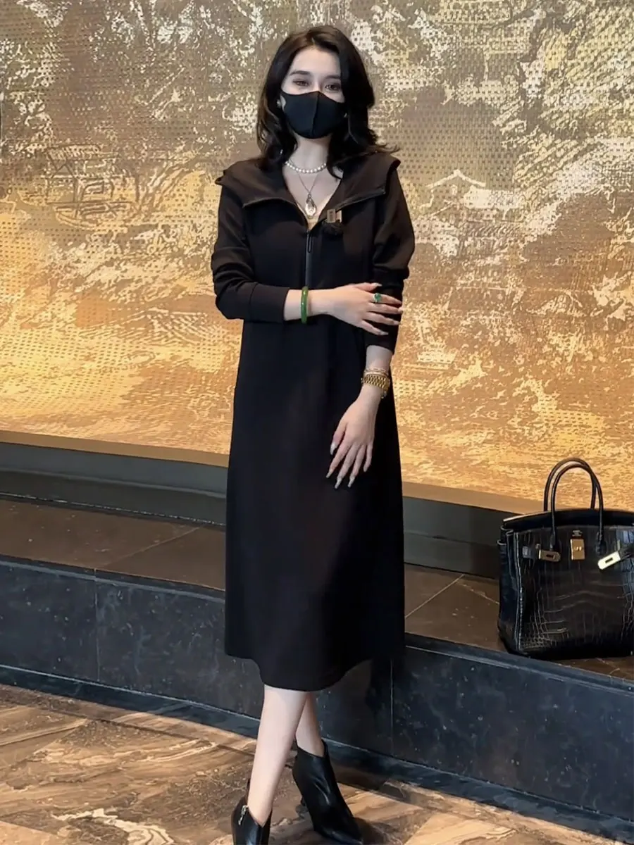 Необычное однотонное платье-свитер с капюшоном женское платье весны и осени 2025