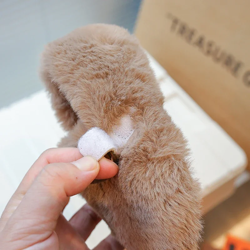 Зимние детские туфли на плоской подошве с пушистой пряжкой и круглым носком