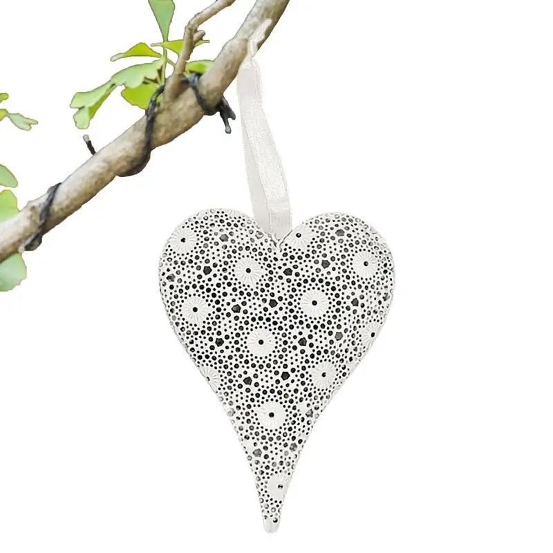 

Valentine's Day Heart Ornaments Openwork Pattern Hanging Love Crafts For Valentine's Day Exquisite Heart Metal Charm For Wedding