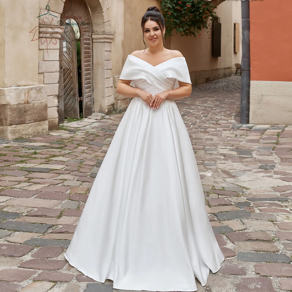 Женское платье с открытыми плечами It's yiiya Белое Атласное ТРАПЕЦИЕВИДНОЕ ПЛАТЬЕ