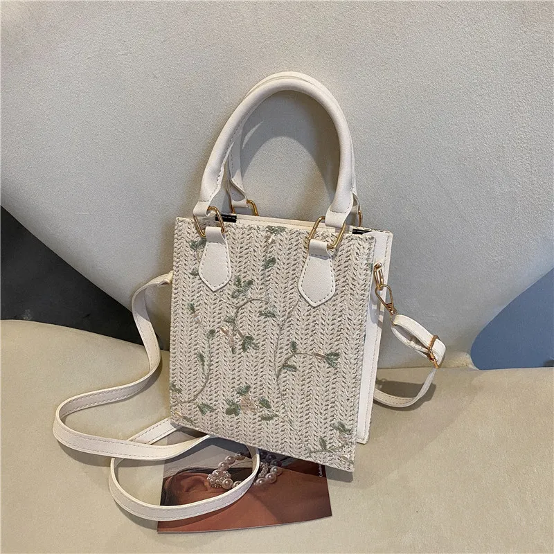 Summer Handheld Small Square Bag Women's Bag 2023 New Fashion Grass Woven Flower Shoulder Bag Westernized Casual Crossbody Bag