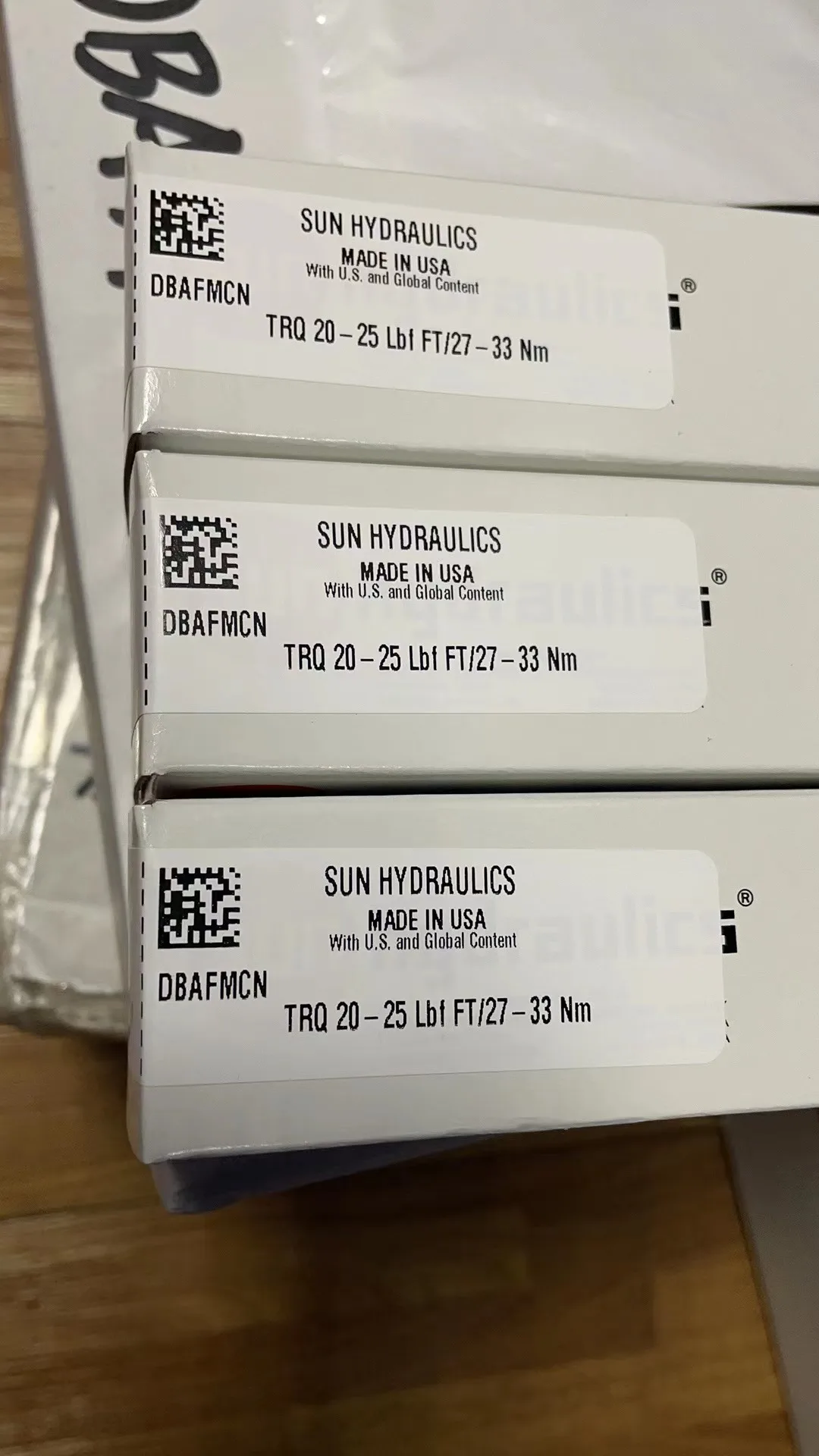 Фото DBAFMCN DBAF-MCN DBAF MCN SUN Hydraulics Оригинальный 3-ходовой электромагнитный распределительный клапан с пилотным управлением (серия 740) №3