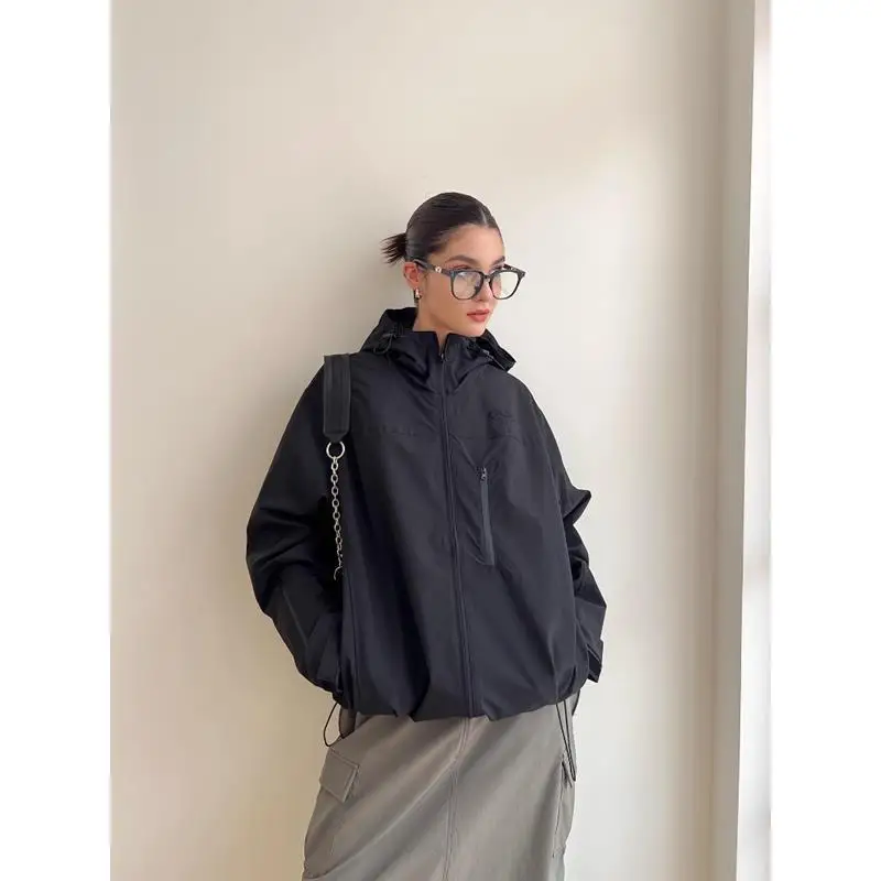 Рисунок 5 - Женская винтажная ветровка с капюшоном