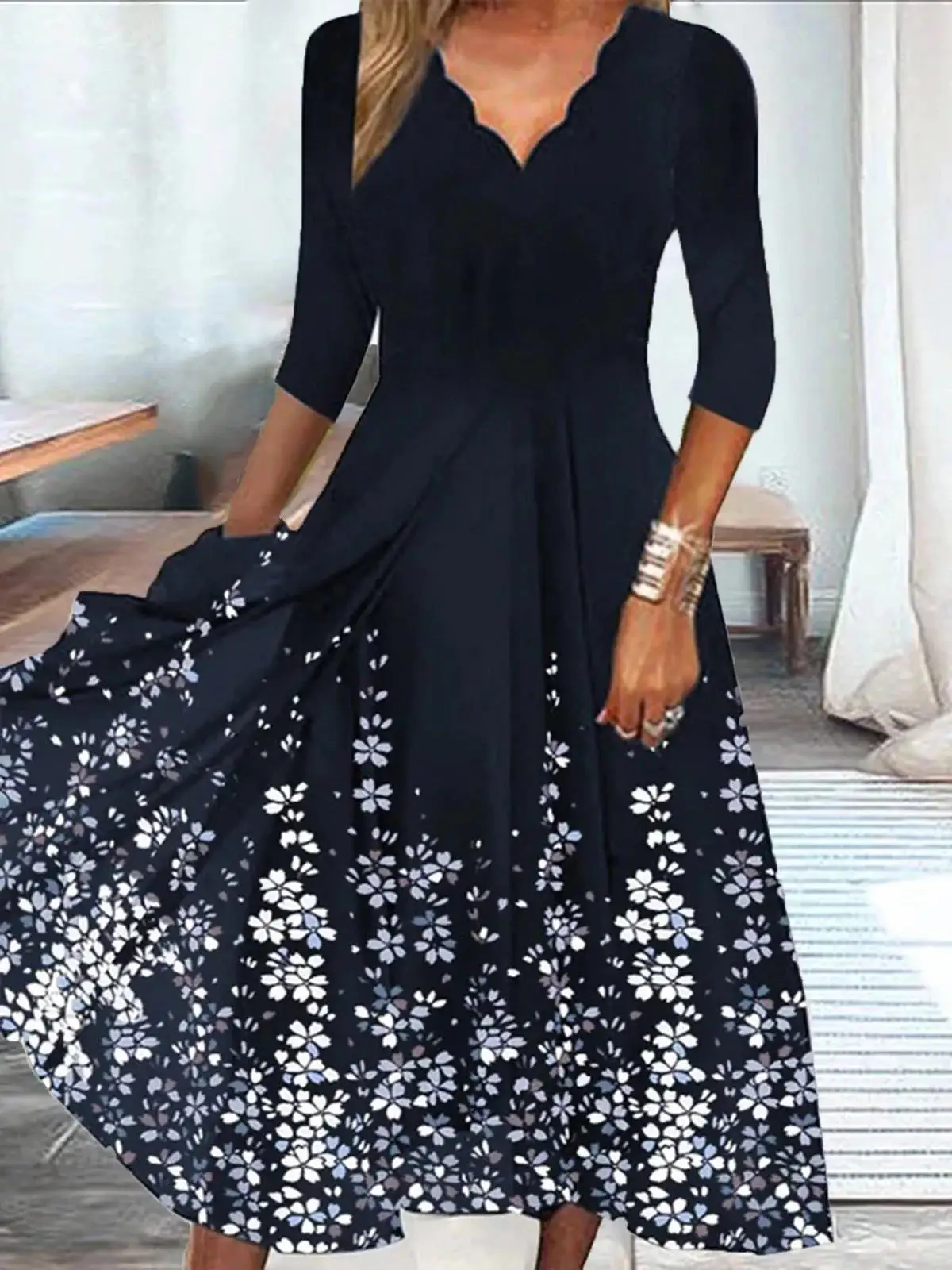 

2023 Women's New Casual New Three Quarter Sleeve V-Neck Fragmented Flower V-Neck Mid Length Dress