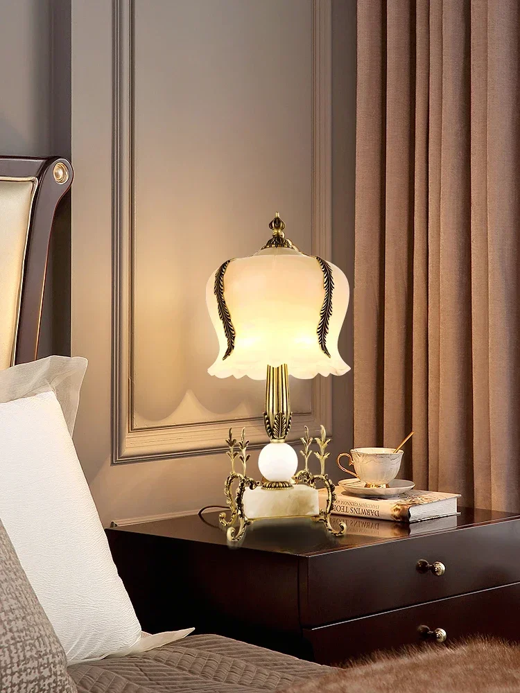 Мраморная настольная лампа роскошная атмосфера спальни импортная прикроватная