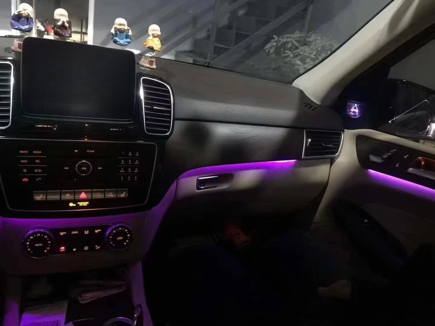 Автомобильная подсветка салона iCarsin W166 для GLEGLSGLML: подсветка приборной панели, дверей и внутренних панелей. (art.: 3920d95f44ecc) - 3920d95f44ecc